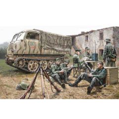 STEYR RSO/01 WITH GERM. SOLDIERS