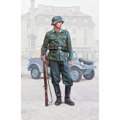 Italeri 1/9 1940 German Infantryman 7407 