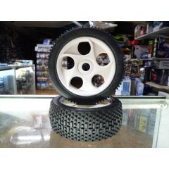 1/8th New Off-road tyre and hub 17mm hex drive very good traction Medium compound.