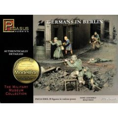 Germans in Berlin 1945 1:72