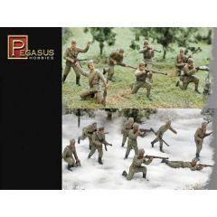 WWII Russians Summer & Winter (PE Plastic) 1:72