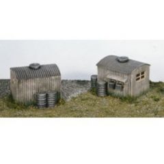 Wills SS22 Lamp Huts with Oil Drums (2)