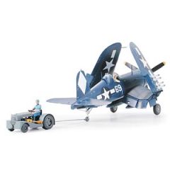 Plastic Kit Tamiya Corsair F4U-1D with Moto Tug