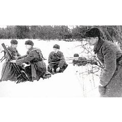 Soviet 82-mm Mortar w/Crew (Winter Unif.)